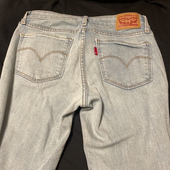 Like New Levi’s - Picture 4 of 6